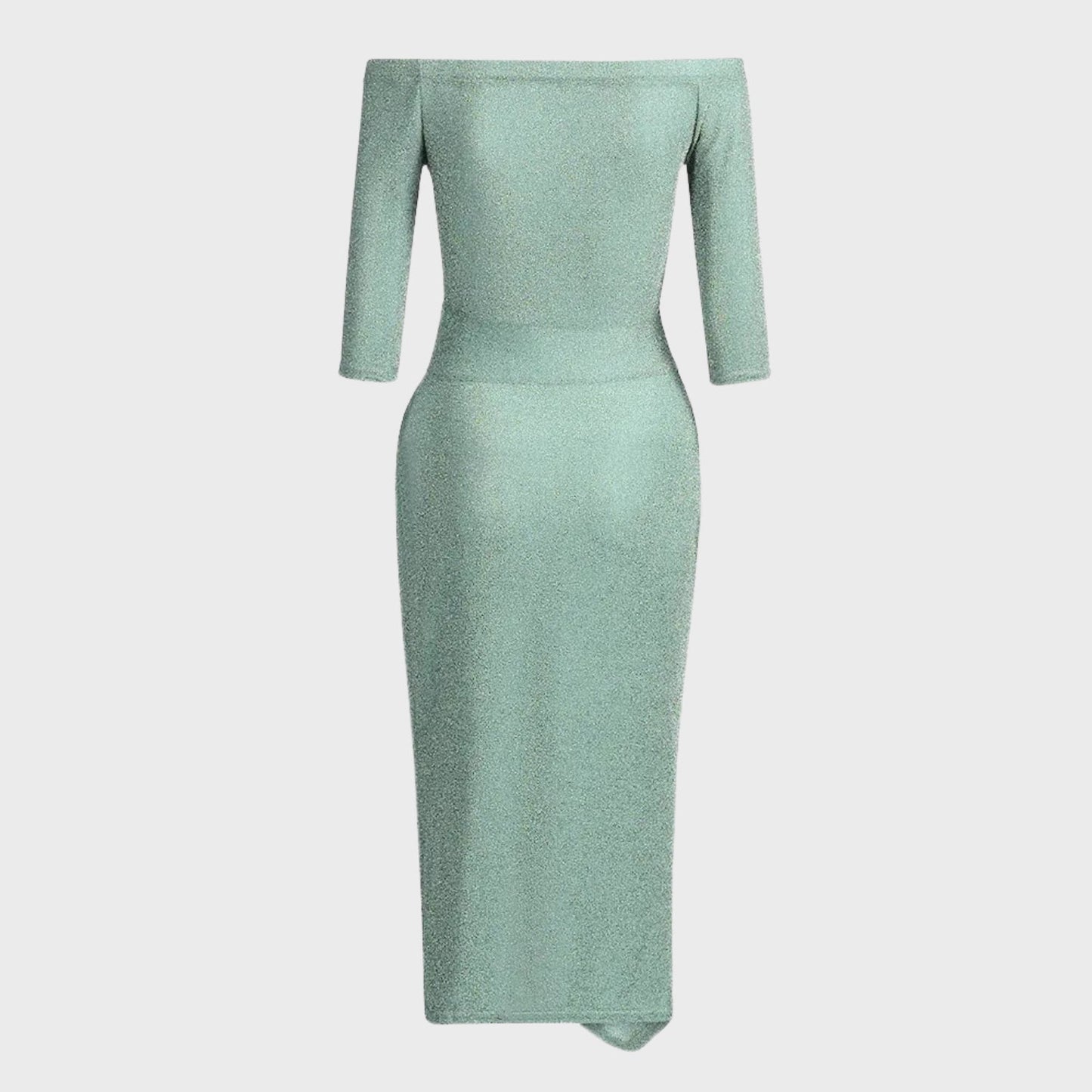 Deze betoverende jurk combineert elegantie met een vleugje glamour, ideaal om indruk te maken op elke zomerse avond.