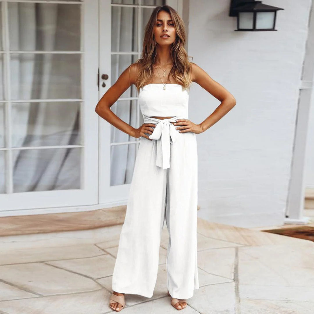  Deze luchtige en trendy jumpsuit is perfect voor warme zomerdagen en biedt een elegante uitstraling voor elke gelegenheid, van casual uitjes tot zomerse feesten.