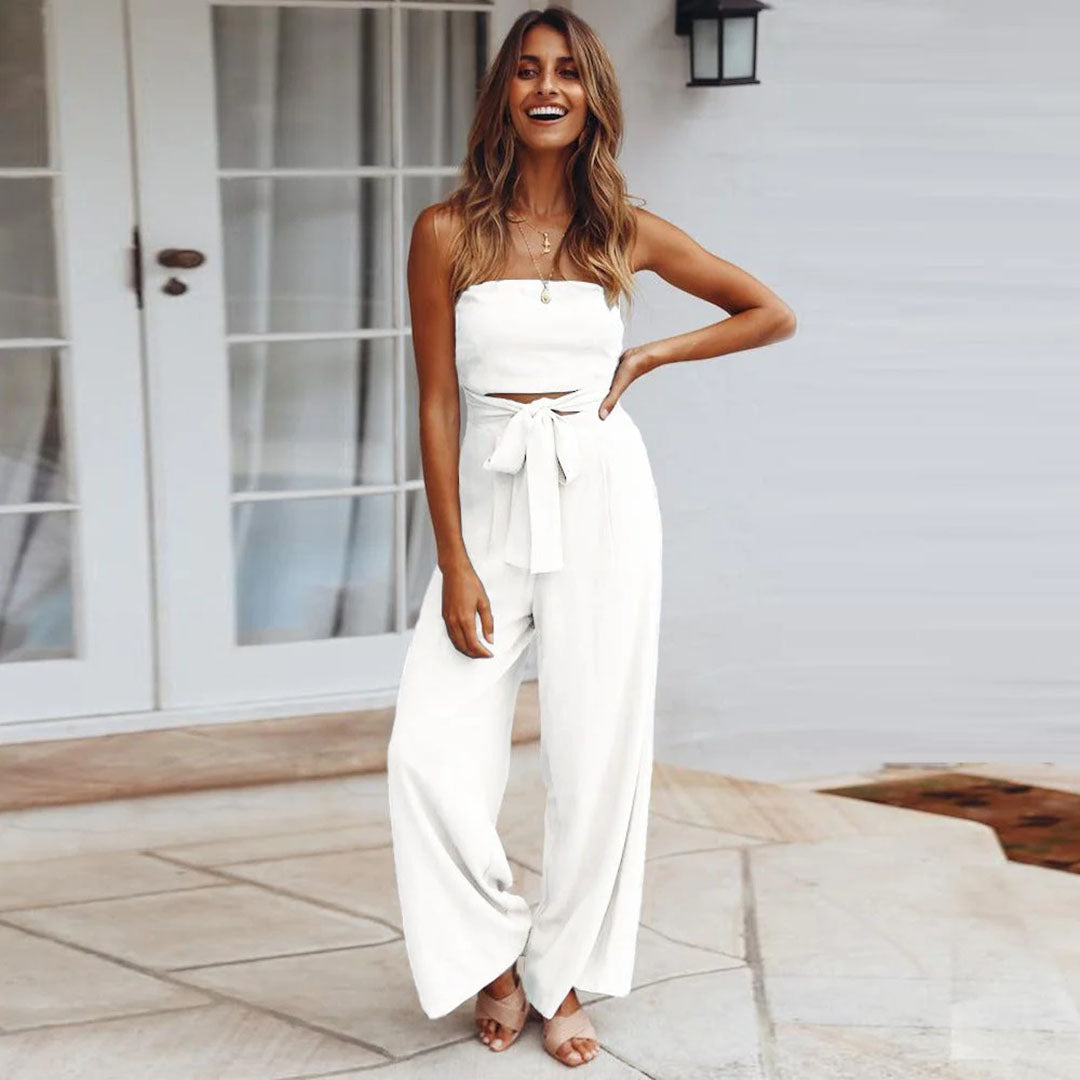  Deze luchtige en trendy jumpsuit is perfect voor warme zomerdagen en biedt een elegante uitstraling voor elke gelegenheid, van casual uitjes tot zomerse feesten.