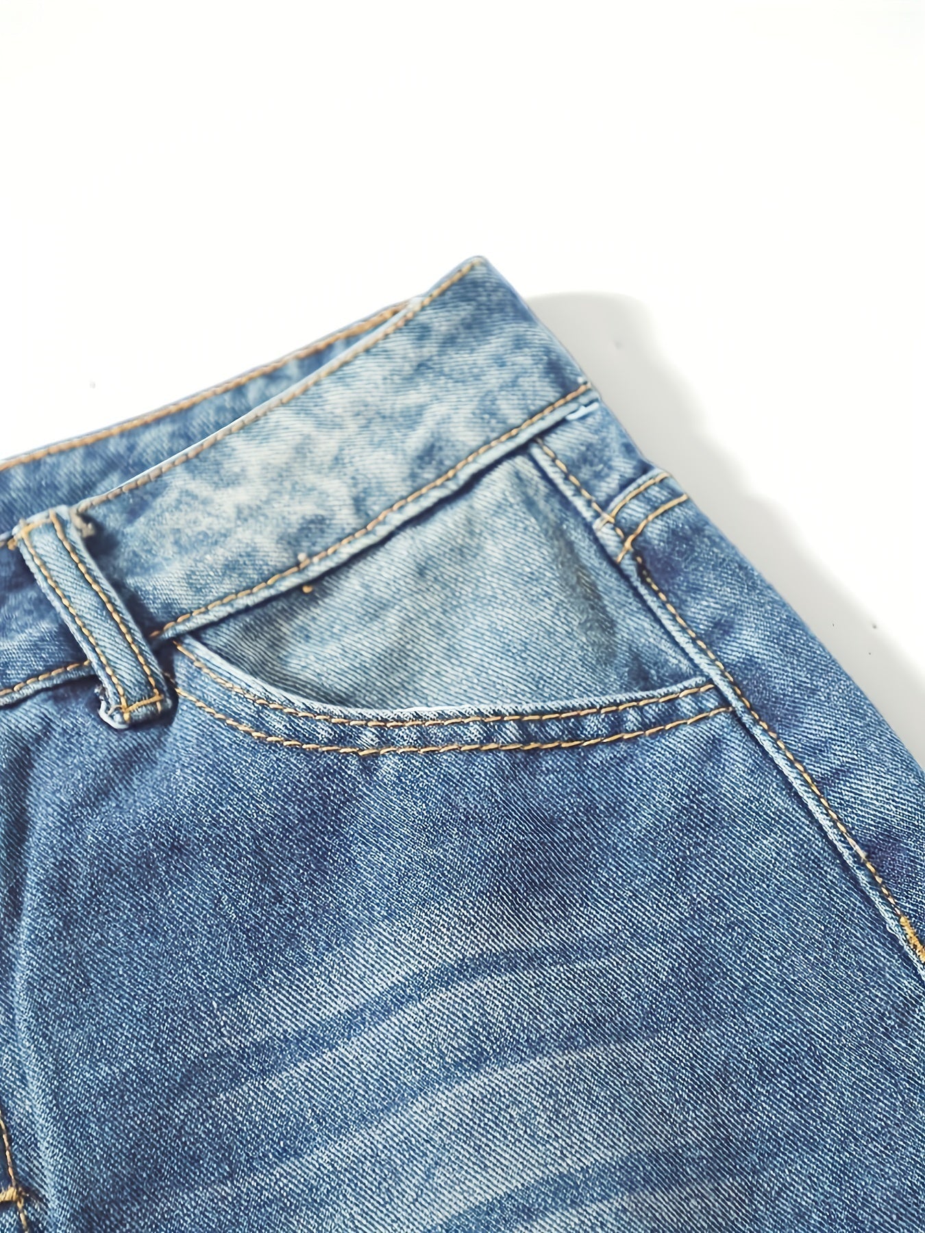 Deze jeans zijn ontworpen om je een moeiteloze en trendy look te geven, terwijl je geniet van het zomerse weer en alle activiteiten die het seizoen te bieden heeft.