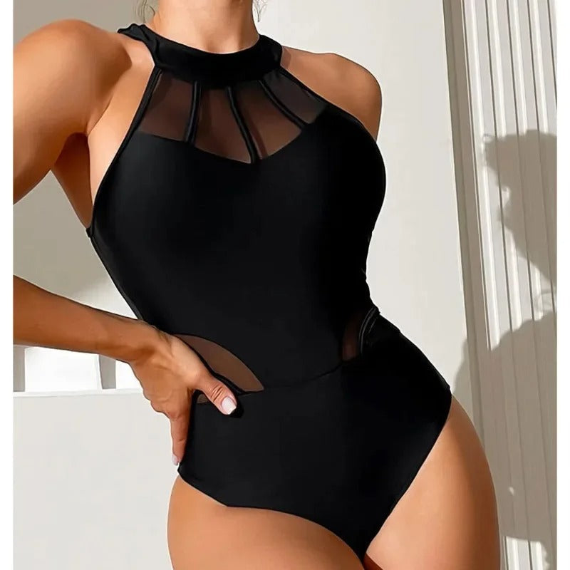 Maak een statement aan het strand met ons trendy one shoulder badpak voor dames, ontworpen om jouw zomerse stijl te laten stralen met een moderne twist.