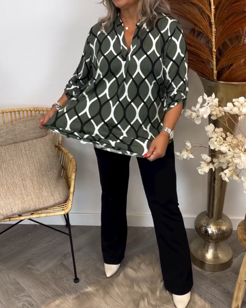 Deze blouse biedt een moeiteloze mix van ademend vermogen en elegantie, waardoor het een must-have is voor je zomergarderobe.