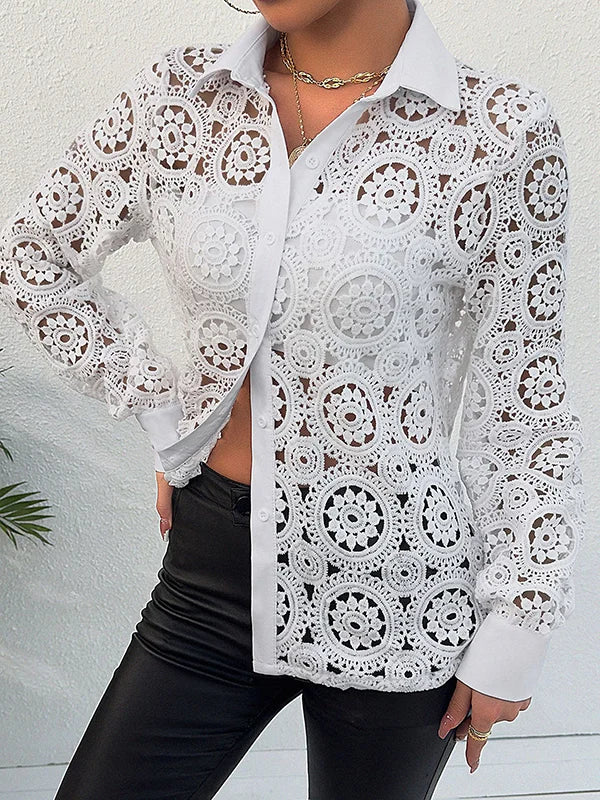 Model draagt witte kanten dames blouse top doorzichtige kanten overhemdtop met lange mouwen enkele rij knopen ademende zakelijk werkblouse vrouwen