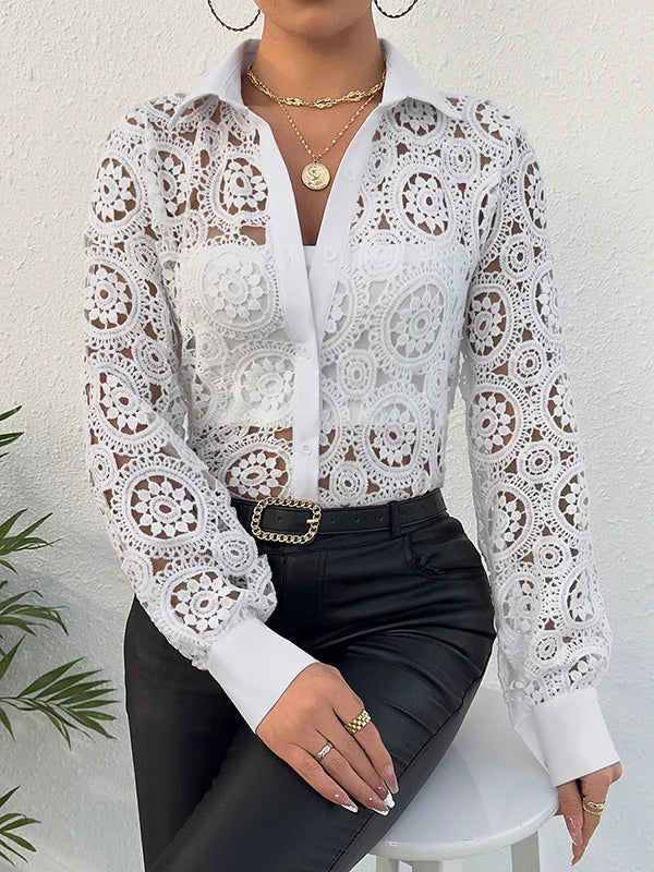 Model draagt witte kanten dames blouse top doorzichtige kanten overhemdtop met lange mouwen enkele rij knopen ademende zakelijk werkblouse vrouwen