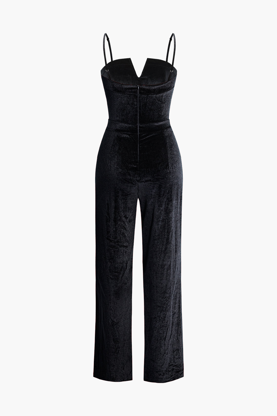 Model draagt fluwelen V neck jumpsuit met hoge taille sexy look diepe V-hals spaghetti bandjes met uiteenlopende wijde pijp zwart mouwloze jumpsuit