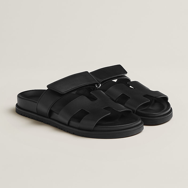 Perfect voor warme dagen en zwoele avonden, deze sandalen combineren comfort en elegantie voor een veelzijdige look die bij elke zomerse outfit past.