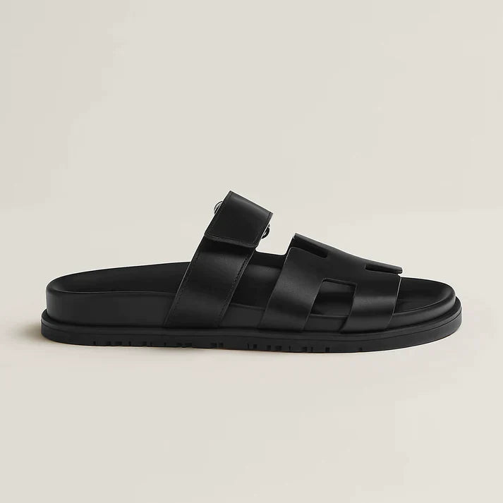 Perfect voor warme dagen en zwoele avonden, deze sandalen combineren comfort en elegantie voor een veelzijdige look die bij elke zomerse outfit past.