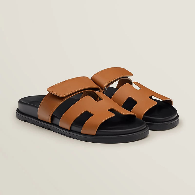 Perfect voor warme dagen en zwoele avonden, deze sandalen combineren comfort en elegantie voor een veelzijdige look die bij elke zomerse outfit past.