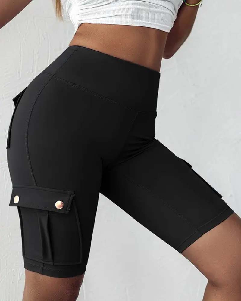 Deze shorts zijn ontworpen voor dames die op zoek zijn naar zowel functionaliteit als flair in hun zomergarderobe.