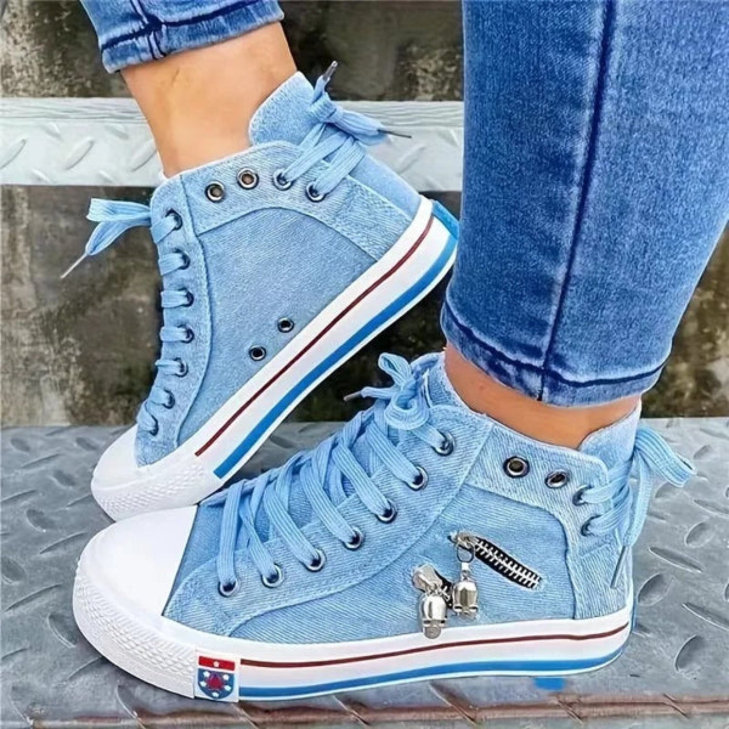  Perfect voor elke gelegenheid, deze sneakers combineren comfort met een trendy design, waardoor je altijd modieus en comfortabel de deur uit gaat. 