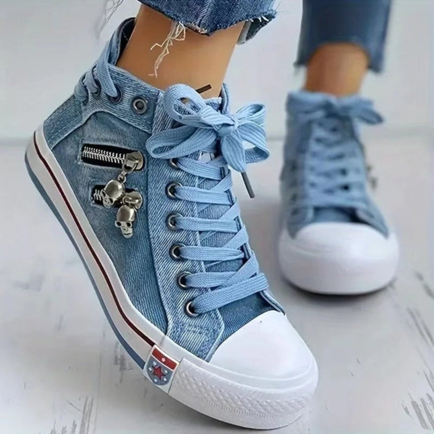  Perfect voor elke gelegenheid, deze sneakers combineren comfort met een trendy design, waardoor je altijd modieus en comfortabel de deur uit gaat. 