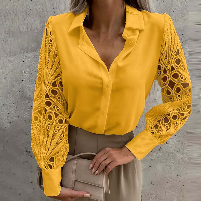 Deze blouse straalt tijdloze elegantie uit met zijn delicate kanten mouwen en biedt ultiem comfort op warme dagen.