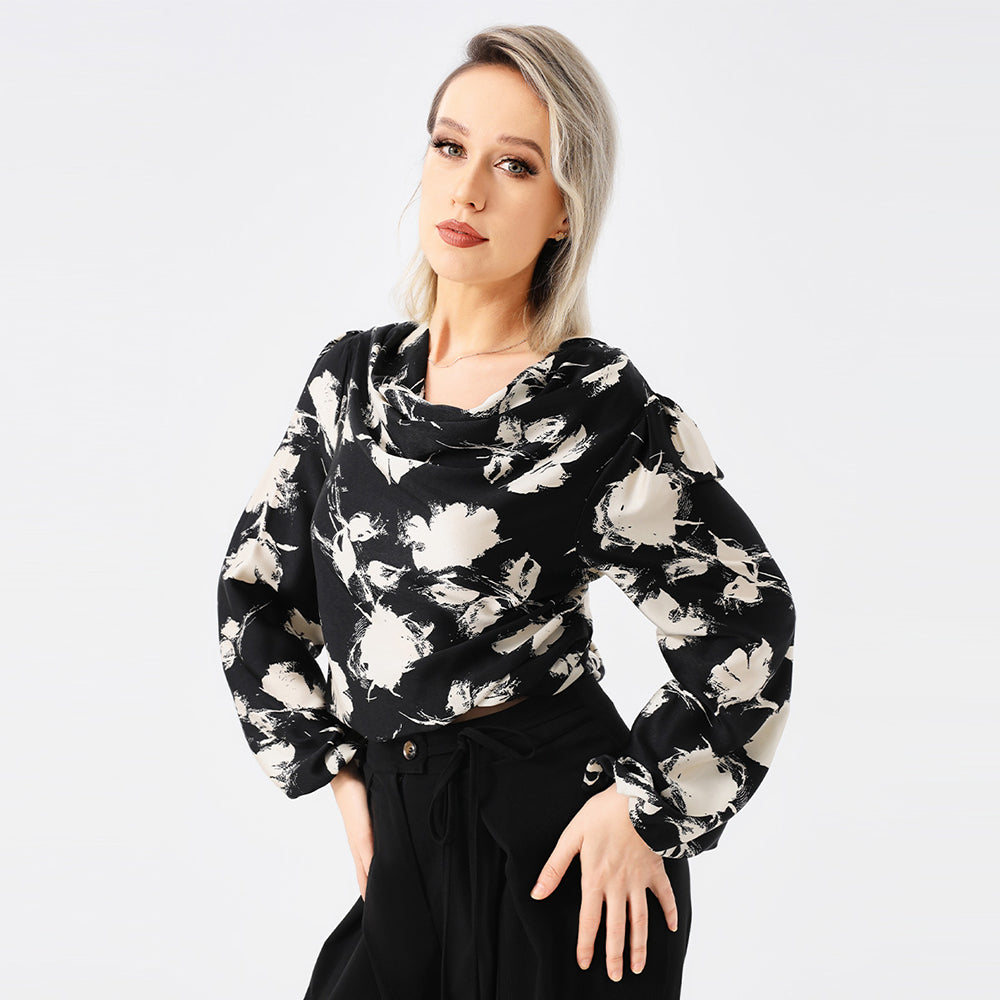 Deze stijlvolle en verfijnde blouse is perfect voor warme zomerdagen en -avonden.