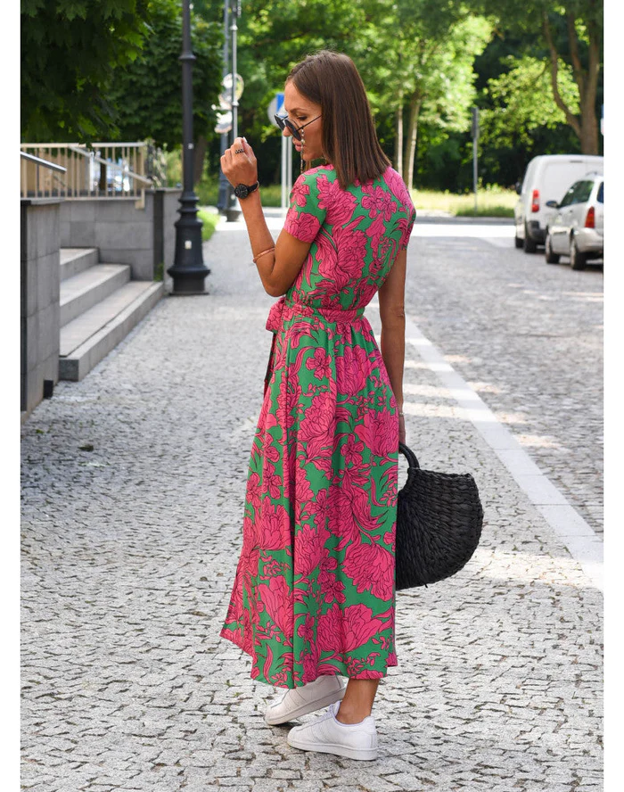 zomerse jurk met v-hals bloemenprint bijpassende riem zomerjurk lentejurk elegant chique dames