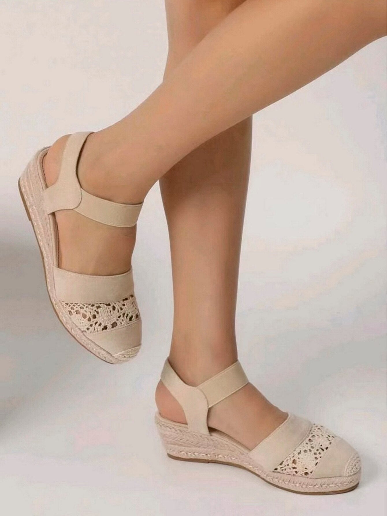 Deze sandalen combineren comfort en elegantie, waardoor ze de perfecte keuze zijn voor elke zomerse gelegenheid.