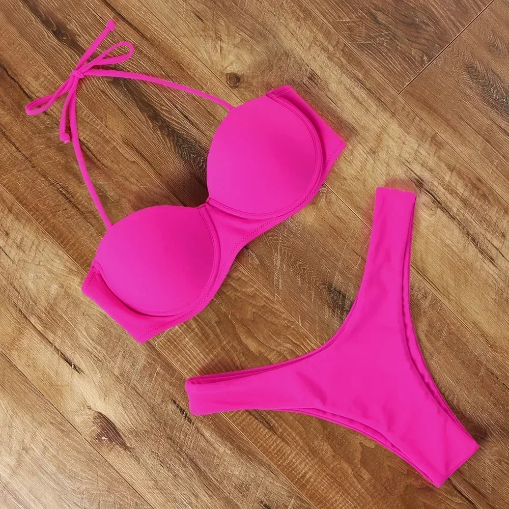 Met een tijdloos ontwerp, comfortabele pasvorm en duurzame materialen, is deze bikini set een must-have voor elke zomerse garderobe.