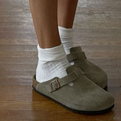 Deze veelzijdige sandalen zijn perfect voor de zomer en bieden zowel mannen als vrouwen een modieuze en comfortabele optie voor dagelijks gebruik.