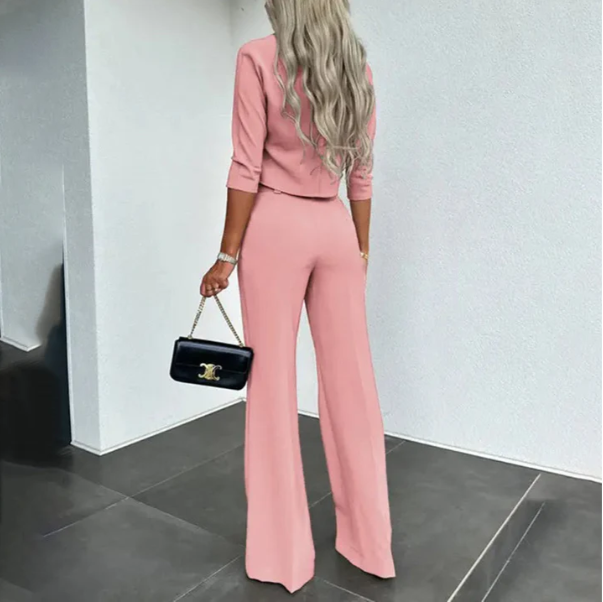 Model draagt Casual elegante 2-Delige set top lange mouwen Broek met hoge taille en wijde pijp knoopsluiting dames roze