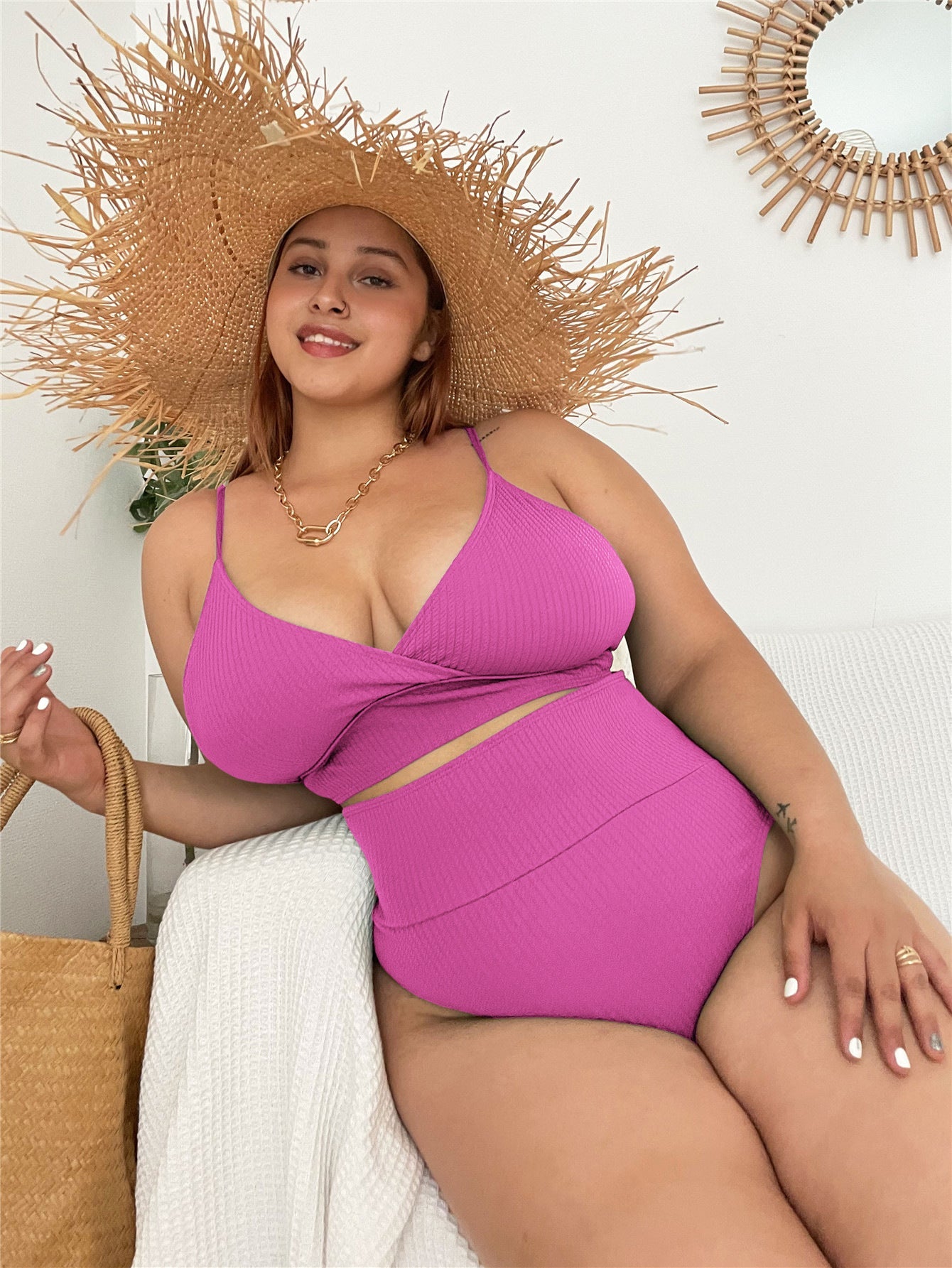 Gemaakt van hoogwaardige materialen voor duurzaamheid en langdurig comfort, is deze bikini set de perfecte keuze voor een modieuze en ontspannen zomer.