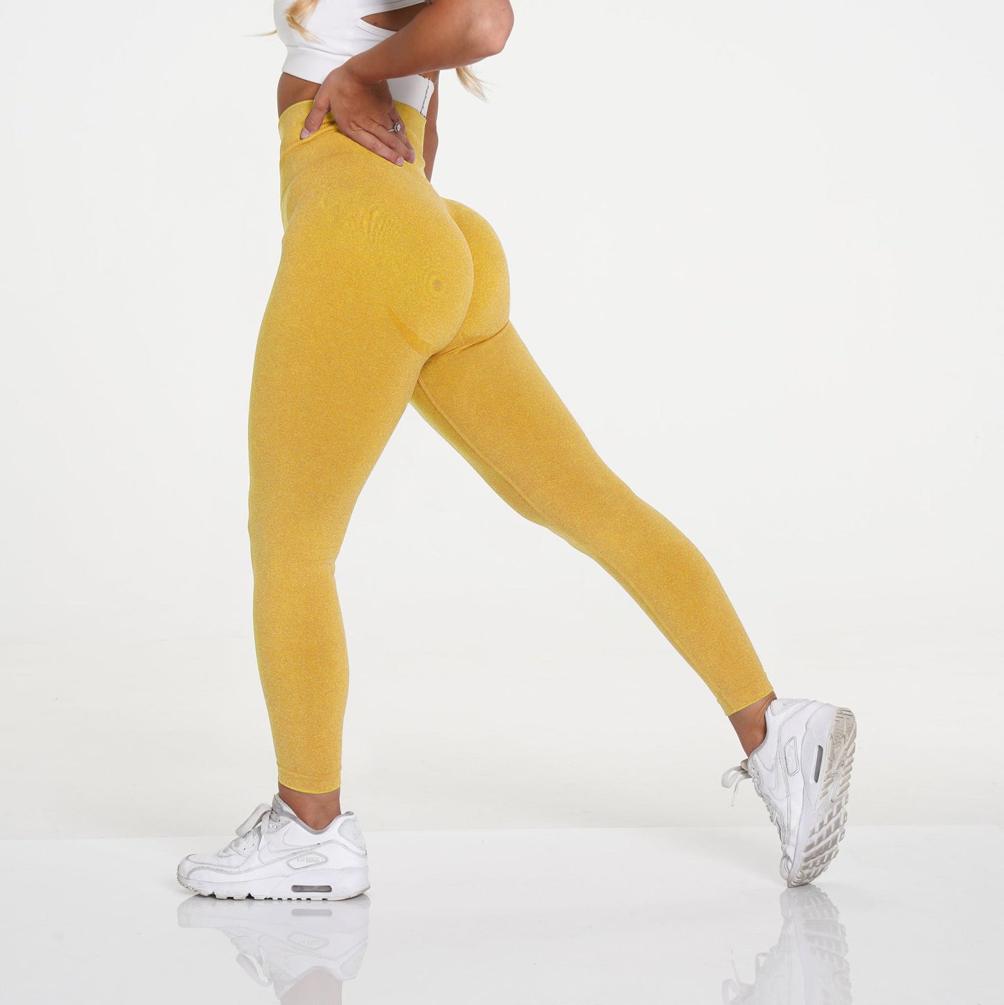 Deze sportlegging combineert stijl, comfort en functionaliteit voor een optimale sportervaring, ongeacht de activiteit die je kiest.