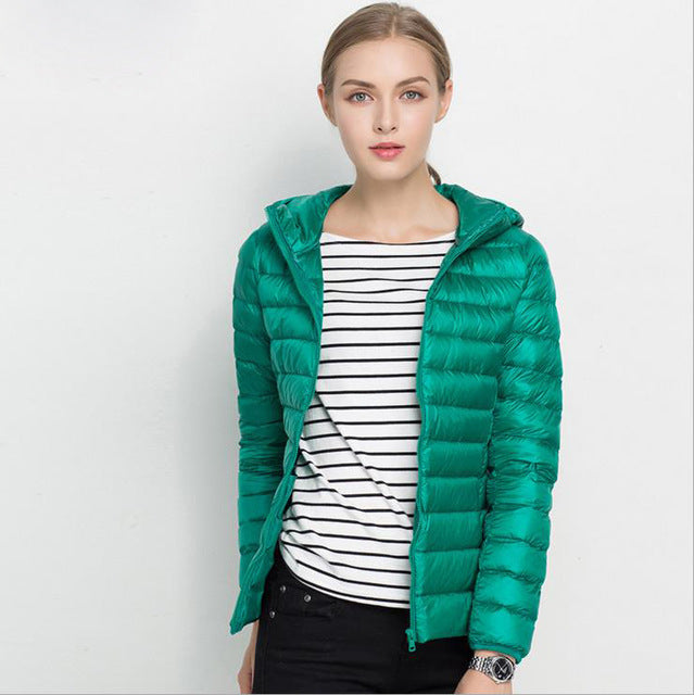 Verhoog je zomerstijl met onze lichtgewicht zomerjas voor dames. Deze jas is gemaakt voor comfort en stijl en is de perfecte outerwear voor warmere dagen.