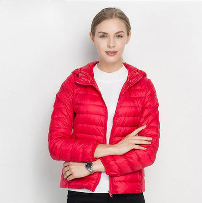 Verhoog je zomerstijl met onze lichtgewicht zomerjas voor dames. Deze jas is gemaakt voor comfort en stijl en is de perfecte outerwear voor warmere dagen.