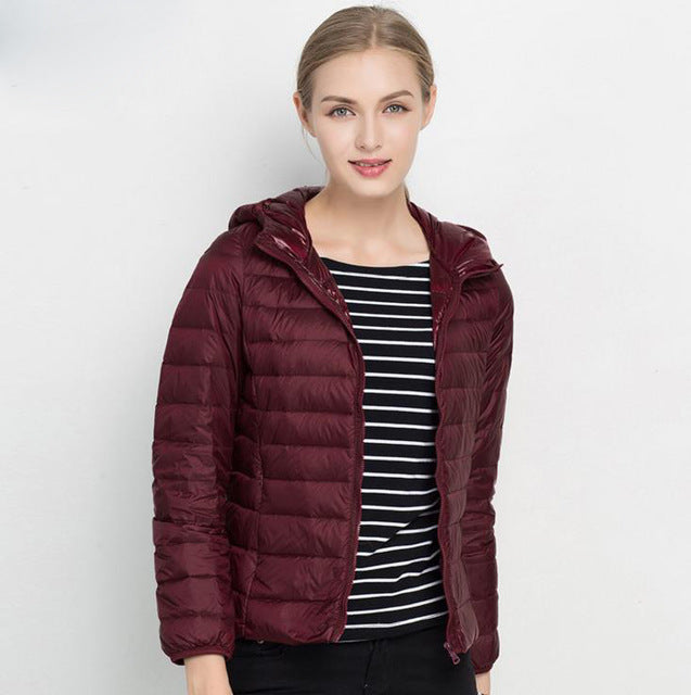 Verhoog je zomerstijl met onze lichtgewicht zomerjas voor dames. Deze jas is gemaakt voor comfort en stijl en is de perfecte outerwear voor warmere dagen.