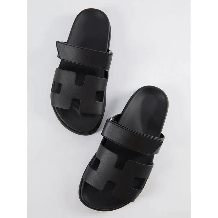 Perfect voor warme dagen en zwoele avonden, deze sandalen combineren comfort en elegantie voor een veelzijdige look die bij elke zomerse outfit past.