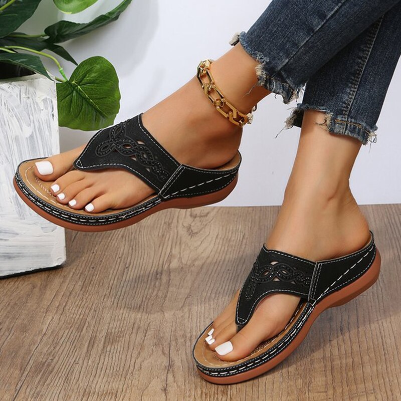 Stap in stijl deze zomer met onze vrouwen sandalen met hakje, ontworpen om comfort en elegantie te bieden tijdens warme dagen.